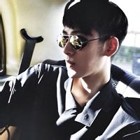 紫色男生头像图片_WWW.WHOISQQ.COM