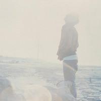 天空海边男生少年头像图片_WWW.WHOISQQ.COM