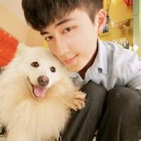 抱着星球的男生头像图片_WWW.WHOISQQ.COM