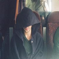 qq头像图片爱心形状男生_WWW.WHOISQQ.COM