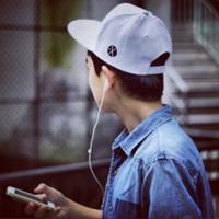 沉思男生头像图片_WWW.WHOISQQ.COM