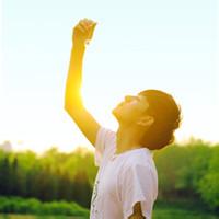 男生带有阳光的头像图片_WWW.WHOISQQ.COM