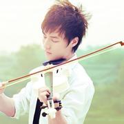 小提琴男生头像图片_WWW.WHOISQQ.COM