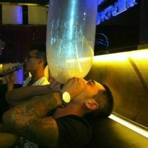 qq男生半截头像图片_WWW.WHOISQQ.COM