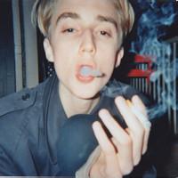 qq男生半截头像图片_WWW.WHOISQQ.COM