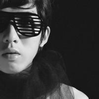 qq黑欧美男生头像图片_WWW.WHOISQQ.COM