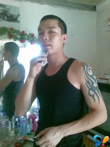 男生刮胡子头像图片_WWW.WHOISQQ.COM
