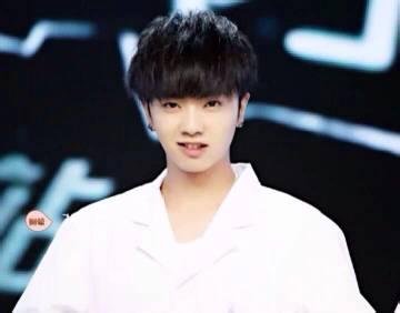 男生头像图片虚影_WWW.WHOISQQ.COM