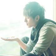 qq男生蹲草原头像图片_WWW.WHOISQQ.COM
