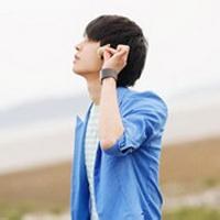 染蓝色头发男生头像图片_WWW.WHOISQQ.COM