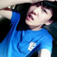 染蓝色头发男生头像图片_WWW.WHOISQQ.COM