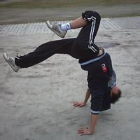qq头像图片男生倒立_WWW.WHOISQQ.COM