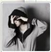 手拿书的男生头像图片_WWW.WHOISQQ.COM