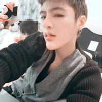 男生强颜欢笑头像图片_WWW.WHOISQQ.COM