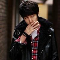 阳光男生成熟qq头像图片_WWW.WHOISQQ.COM