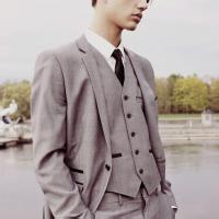 帅气男生领带头像图片_WWW.WHOISQQ.COM
