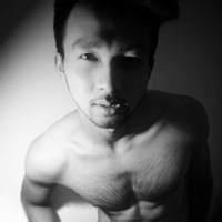 男生头像图片黑白霸道_WWW.WHOISQQ.COM