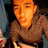 qq街道意境男生头像图片_WWW.WHOISQQ.COM