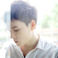 干净欧美男生头像图片_WWW.WHOISQQ.COM