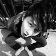黑白背景头像图片男生_WWW.WHOISQQ.COM