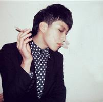 叼丝男生头像图片_WWW.WHOISQQ.COM