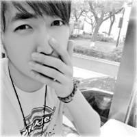 男生黑白灰头像图片_WWW.WHOISQQ.COM