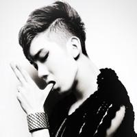 男生黑白灰头像图片_WWW.WHOISQQ.COM