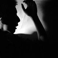 男生黑白灰头像图片_WWW.WHOISQQ.COM