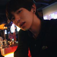 男生头像图片笑着的_WWW.WHOISQQ.COM