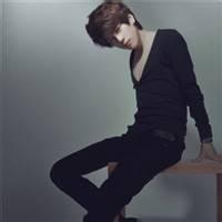 男生伤感扣扣头像图片_WWW.WHOISQQ.COM