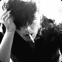 男生伤感扣扣头像图片_WWW.WHOISQQ.COM