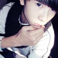帅气男生穿校服头像图片_WWW.WHOISQQ.COM