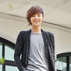 qq头像图片男生帅透明_WWW.WHOISQQ.COM