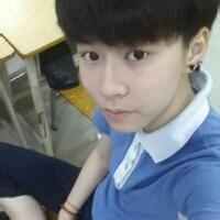 帅气男生穿校服头像图片_WWW.WHOISQQ.COM