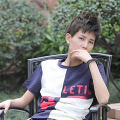 潮流男生带墨镜头像图片_WWW.WHOISQQ.COM