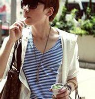 男生吃棒棒糖的头像图片_WWW.WHOISQQ.COM