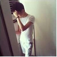 qq头像图片溺水男生_WWW.WHOISQQ.COM