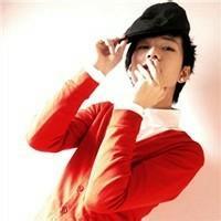 男生穿着毛衣的头像图片_WWW.WHOISQQ.COM