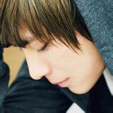 qq男生侧身带字头像图片_WWW.WHOISQQ.COM