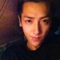 持枪男生头像图片_WWW.WHOISQQ.COM