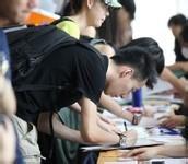 男生背书包qq头像图片_WWW.WHOISQQ.COM