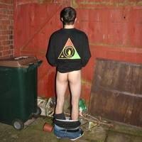 qq男生看裤裆头像图片_WWW.WHOISQQ.COM