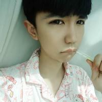 男生卖萌qq头像图片_WWW.WHOISQQ.COM