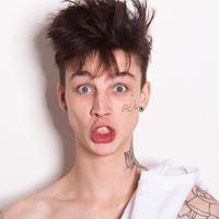 男生带boy帽头像图片_WWW.WHOISQQ.COM