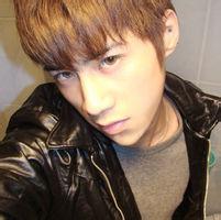 小男生霸气qq头像图片_WWW.WHOISQQ.COM