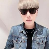 qq头像图片男生穿牛仔衣_WWW.WHOISQQ.COM