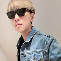 qq头像图片男生穿牛仔衣_WWW.WHOISQQ.COM