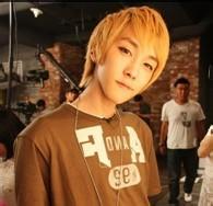 吊带男生头像图片_WWW.WHOISQQ.COM