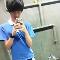 玩手机的qq男生头像图片_WWW.WHOISQQ.COM
