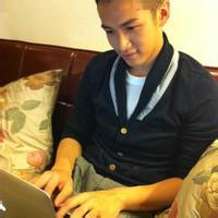 qq头像图片男生超拽开车_WWW.WHOISQQ.COM